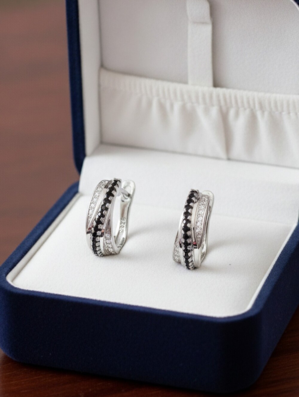 Stunning Black Spinnel Earrings